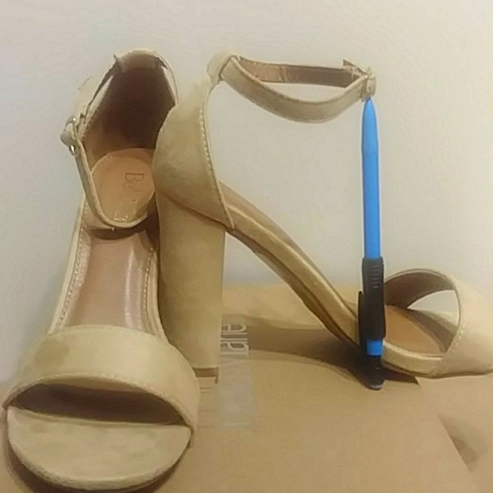 Light Taupe.Open Toe Strappy, 4" Block Heel Sandals size 8 or 8.5 NWT